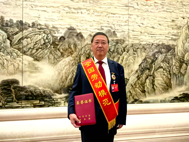 喜報(bào)！中國有研熊柏青榮獲“全國勞動(dòng)模范”稱號